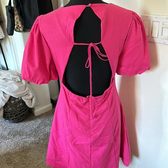 Nwot Barbie pink Balloon SLV Mini
BALLOON SLV COTTON MINI DRESS 100% Cotton - Picture 3 of 5